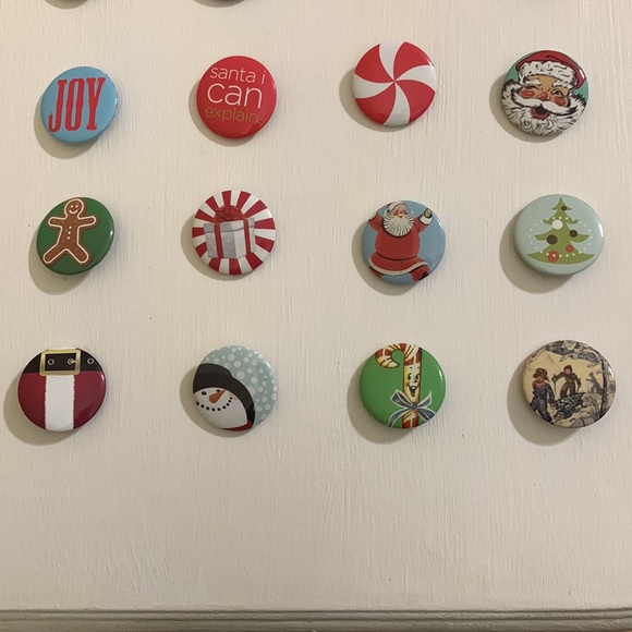 🎄Funny Christmas Buttons - 22 Pieces🎄 - Picture 3 of 16
